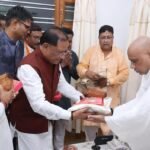 मुख्यमंत्री विष्णु देव साय गुरु पूर्णिमा के अवसर पर रायगढ़ जिले के ग्राम बनोरा स्थित अघोर गुरुपीठ में गुरु दर्शन के लिए पहुंचे