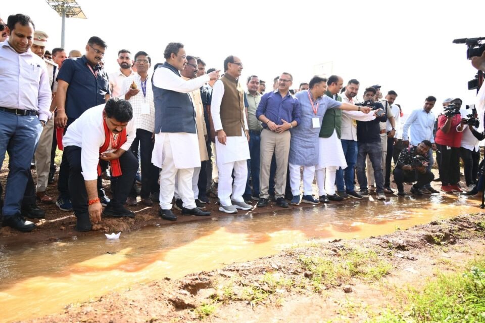 मैनपाट के ‘उल्टा पानी’ रहस्य ने मोहा शिवराज सिंह चौहान का मन, बोले – "सचमुच, अद्भुत है हमर छत्तीसगढ़!"