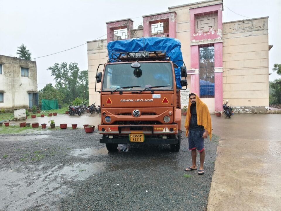 कबीरधाम पुलिस की बड़ी कार्रवाई: अवैध तंबाकू से भरा ट्रक जब्त, चालक गिरफ्तार