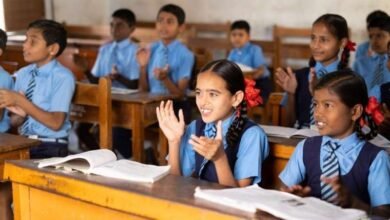 स्कूल यूनिफॉर्म के रंग में बदलाव: नए सत्र से बच्चे पहनेंगे चेक ब्लू शर्ट और स्लेटी पैंट-ट्यूनिक, 58 लाख गणवेश की सिलाई शुरू