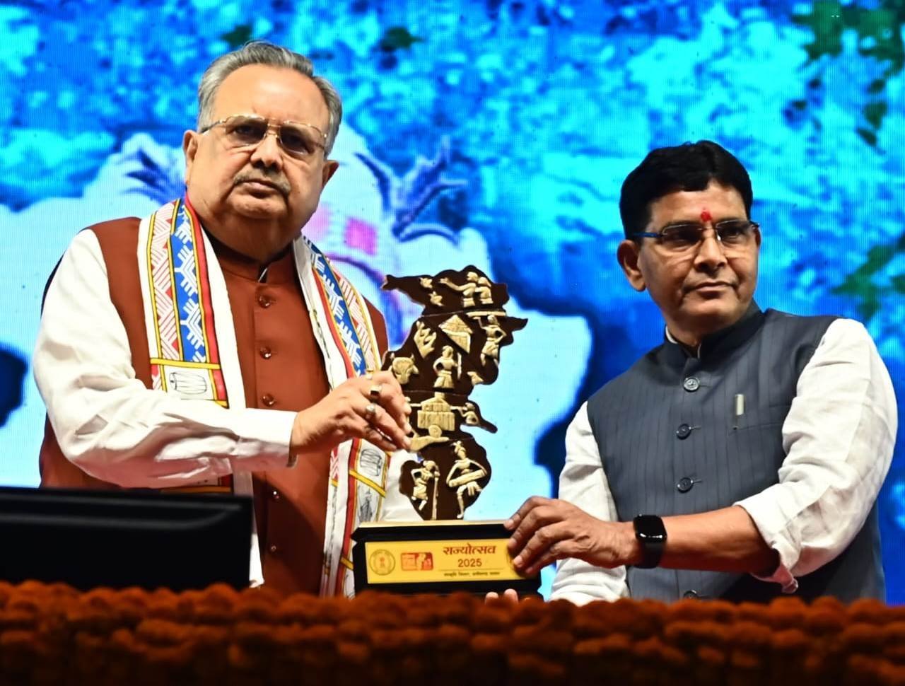 छत्तीसगढ़ देश में सबसे तेजी से विकास करने वाला राज्य : विधानसभा अध्यक्ष डॉ. रमन सिंह