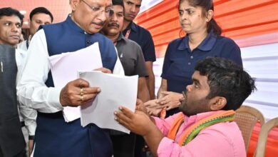 जनदर्शन : मुख्यमंत्री विष्णु देव साय ने आमजन की समस्याएँ सुनीं, मौके पर दिए त्वरित समाधान